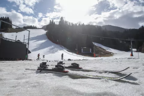 Alpske smučarke bodo v začetku leta tekmovale v Kranjski Gori. / Foto: Gorazd Kavčič