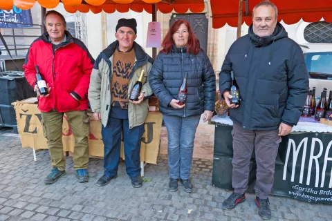 Vinarji se radi vračajo v Škofjo Loko. / Foto: Primož Pičulin