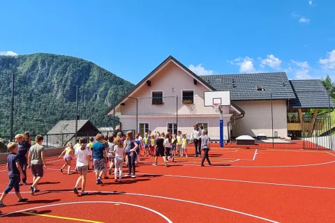 Podružnično šolo v Srednji vasi so pred dvema letoma prenovili, v proračunu za prihodnje leto pa so predvidena še sredstva za ureditev prezračevanja in prenovo sanitarij.