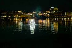 Tudi letos bo Legenda o potopljenem zvonu na božični dan, 25. decembra, ob 17. uri zaživela na Grajskem kopališču. / Foto: Tina Dokl