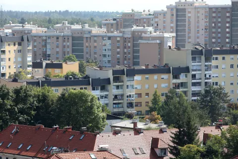 Vlada je pripravila predloge izhodišč za nepremičninski davek. / Foto: Gorazd Kavčič