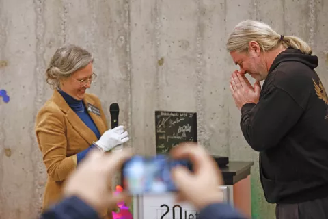 Računalniški muzej je bogatejši za prenosnik, ki ga je odprava Tomaža Humarja uporabljala za spletno javljanje z Daulagirija. / Foto: Dolar Media