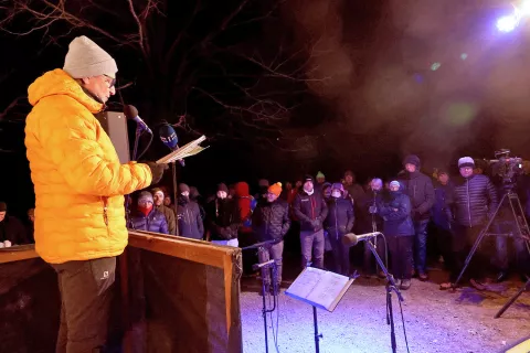 Zbrano množico je kot slavnostni govornik letos nagovoril Dominik S. Černjak, predsednik Turistične zveze Slovenije. / Foto: Iztok Pipan