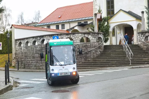 Minibusa Jurij in Agata sta v zadnjih letih za marsikoga postala nepogrešljiva. / Foto: Vilma Stanovnik