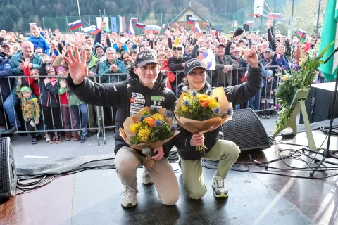 sprejem za Niko in Domna Nika in Domen Prevc Dolenja vas / Foto: Tina Dokl