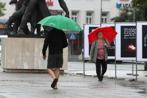 padavine dež neurje fronta temperatura prognoza dežnik slabo vreme nevihta / Foto: Gorazd Kavčič