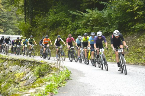 Skoraj sedemdeset kolesarjev se je podalo na 12,8 km dolgo traso. / Foto: Arhiv Šd Marmor Hotavlje