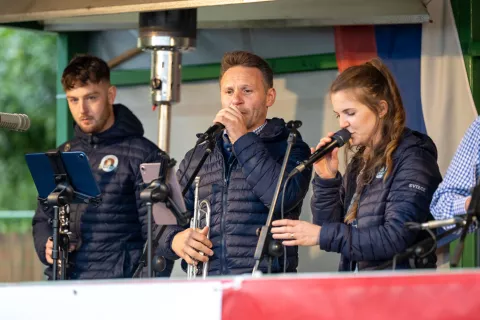 Šmidova veselica Koroška Bela v organizaciji Kulturno društvo Možnar. Ansambel Svizci. / Foto: Nik Bertoncelj