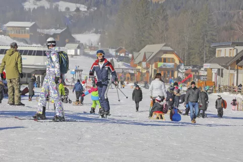 Predlog je, da bi bile za mlade občane poleg smučarskih vozovnic na voljo tudi vstopnice za proge za smučarski tek. / Foto: Tina Dokl, arhiv Gorenjskega glasa