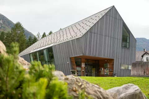 Simbolična fotografija občina Kranjska Gora.Slovenski planinski muzej Mojstrana / Foto: Nik Bertoncelj