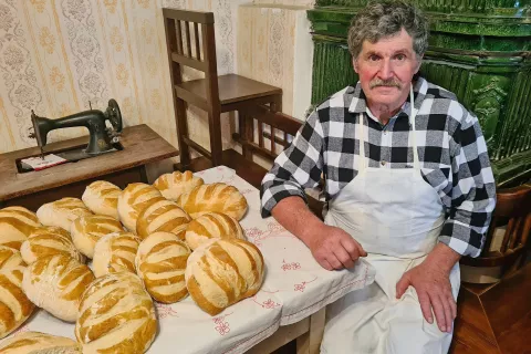 Dane Novak in pečene prešce / Foto: Alenka Brun