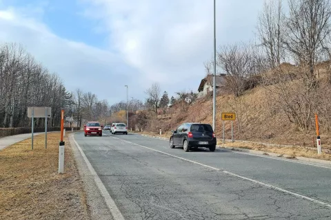 Gradnja južne obvoznice se bo začela z ureditvijo krožišča na Betinovem klancu na vstopu na Bled. / Foto: 