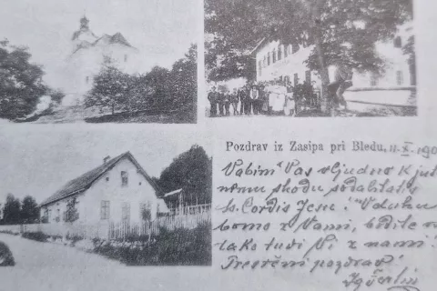 Razglednica iz Zasipa iz leta 1904, na kateri so vidne cerkev Svetega Janeza Krsnika, šola in gostilna Kurej. / Foto: Arhiv Avtorice