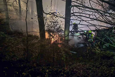 Minulo sredo je zagorelo gospodarsko poslopje na območju Komende. / Foto: Arhiv Pgd Moste