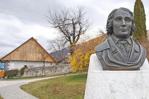 Žirovnica praznuje občinski praznik 3. decembra, na dan rojstva pesnika Franceta Prešerna. / Foto: Gorazd Kavčič