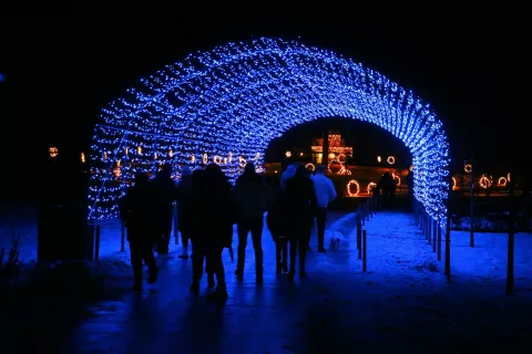  Tunel je vedno zanimiv, ker lučke menjajo tudi barvo. / Foto: Alenka Brun