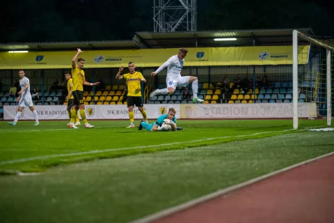 V zadnjem krogu Prve lige Telemach sta se pomerili edini ekipi s širšega Gorenjskega med elito. Domžalam (v belih dresih) ni uspelo zatresti mreže Kalcerja Radomlje, so si pa kljub porazu priigrale Evropo. / Foto: Primož Pičulin