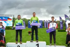 V disciplini ukrivljeni lok sta v moški konkurenci zlato in srebrno medaljo osvojila Slovenca. Zmagal je Den Habjan Malavašič pred Žigo Ravnikarjem. / Foto: Miro Hrlaković, arhiv organizatorja / Foto: 