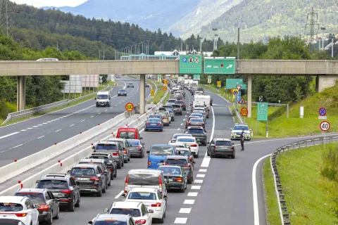 promet Gorenjska avto cesta Jesenice / Foto: Tina Dokl