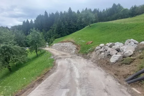 Sanacija ceste od Četene Ravni proti Zaprevalu / Foto: arhiv občine