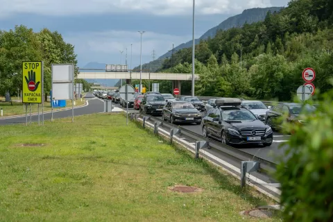 Prometni zastoji avtocesta, Jesenice, Predor Karavanke, Avstrija, Italija,  Karavanke / Foto: Nik Bertoncelj