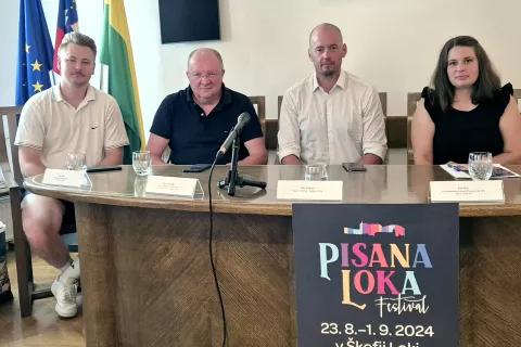 Anže Mur, član organizacijskega odbora Diskölöke, Igor Drakulič, vodja festivala Sladka Loka, župan Tine Radinja in Pia Pivk, vodja festivala Pisana Loka / Foto: Klara Mrak