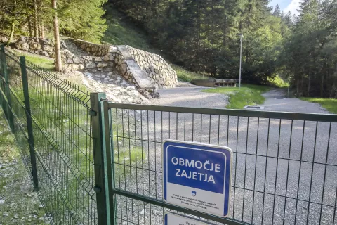 Vodno zajetje Peričnik, iz katerega s pitno vodo oskrbujejo večji del Jesenic. / Foto: Gorazd Kavčič