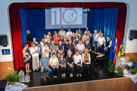 Ob jubileju so se zahvalili posameznikom in društvom, skupnostim in združenjem, donatorjem in prijateljem za sodelovanje – v preteklosti in danes. / Foto: Nik Bertoncelj